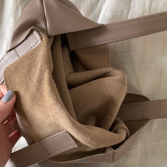 THE CASE taupe leather tote - Picture 4 of 4